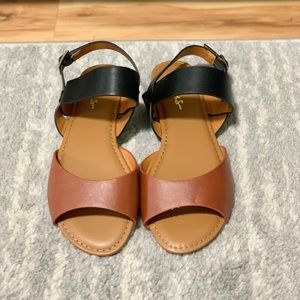 Black & tan buckle sandals Lulu’s sz 7.5